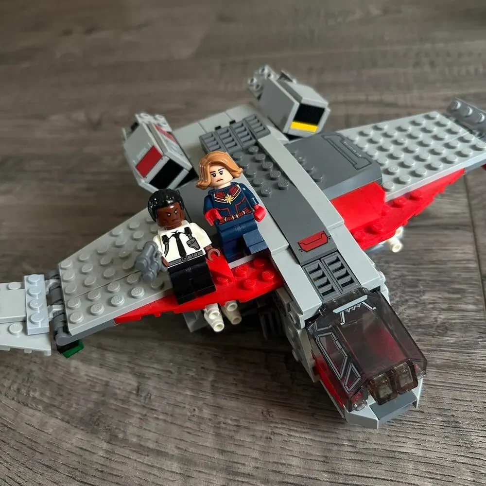 2019 Retired LEGO Marvel 76127 Captain Marvel Skrull Attack Set - Incomplete